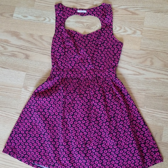 Nicolette Dresses & Skirts - Retro inspired fit & flair dress
